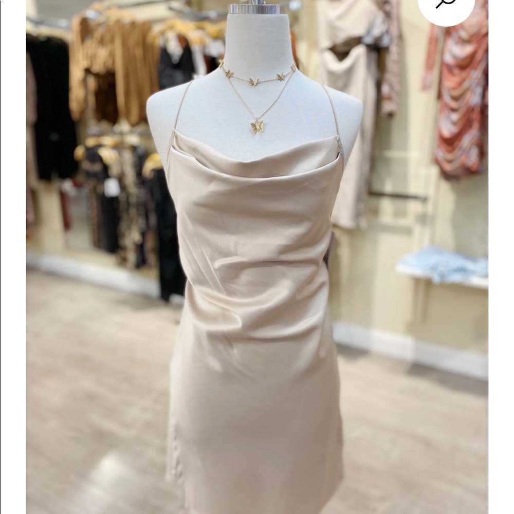 BRAND NEW NEVER WORN MEDIUM MINI DRESS